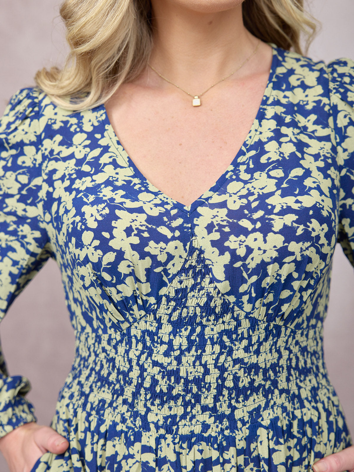 Abito Maddie a Manica Lunga - Stampa Foglia Blu Navy e Verde
