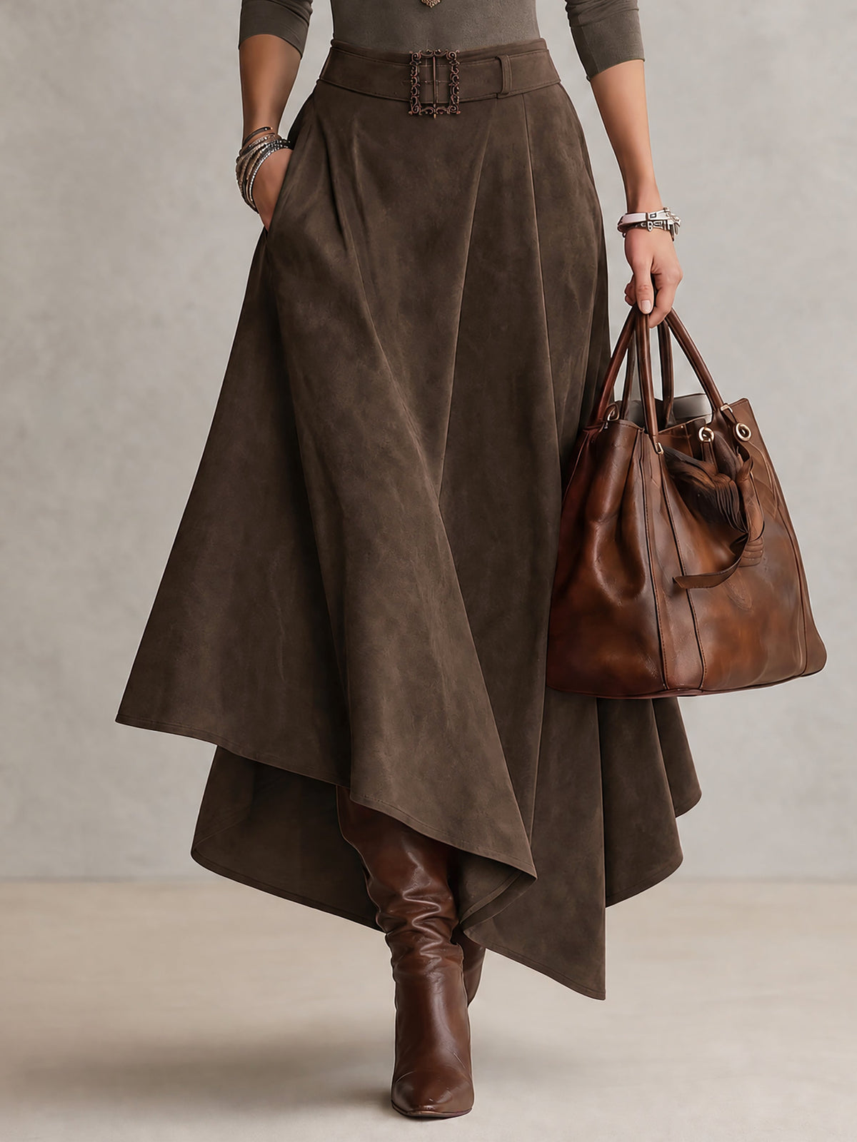 Francesca | Completo color taupe in maglia a collo alto e gonna asimmetrica effetto camoscio