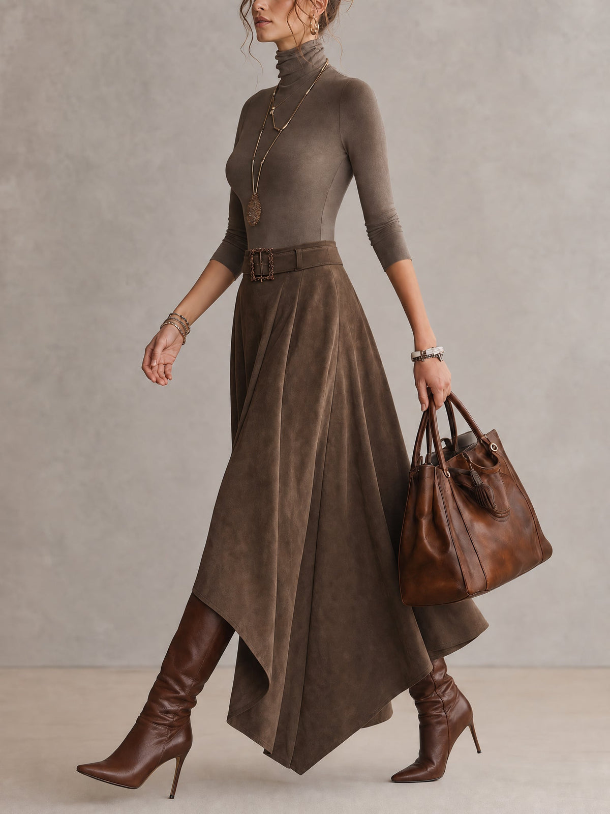 Francesca | Completo color taupe in maglia a collo alto e gonna asimmetrica effetto camoscio