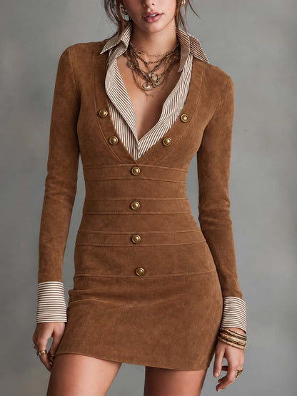 Leonora | Abito mini bodycon in finta pelle scamosciata marrone con colletto e polsini a righe