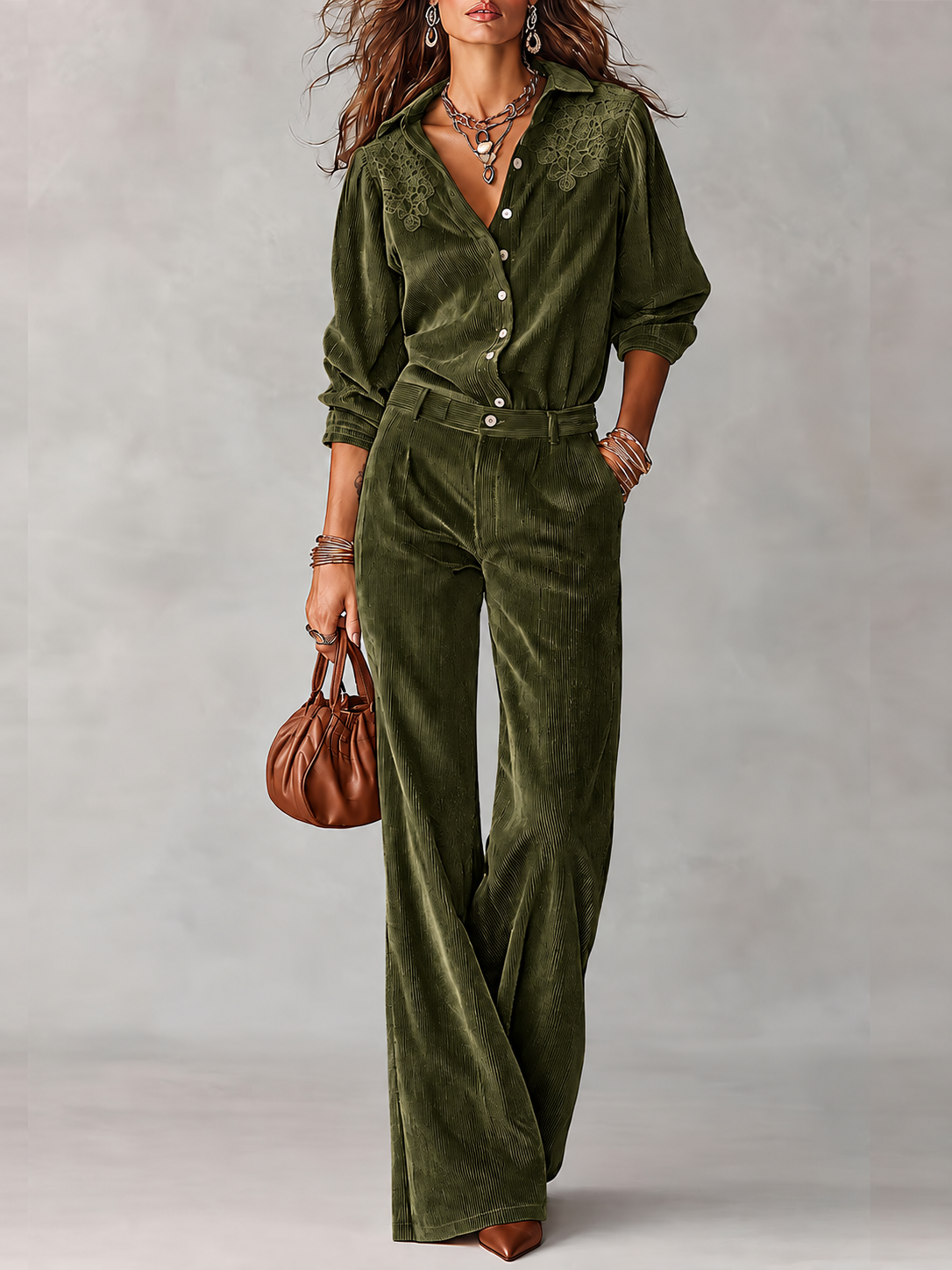 Savina | Completo Camicia e Pantalone in Velluto a Coste con Dettagli in Pizzo, Verde Oliva