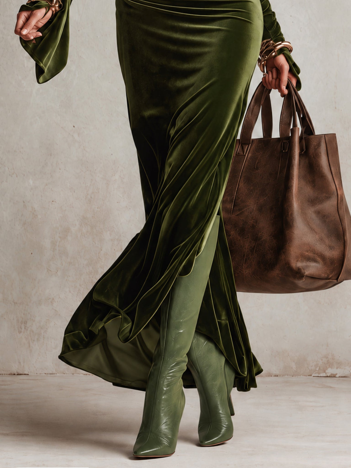 Debora | Abito Maxi in Velluto Verde Oliva Asimmetrico con Collo Alto e Rouché