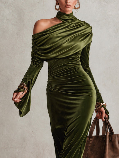 Debora | Abito Maxi in Velluto Verde Oliva Asimmetrico con Collo Alto e Rouché